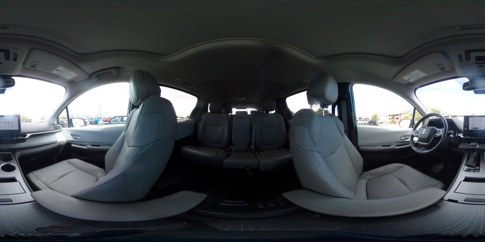 Used 2025 Toyota Sienna XLE FWD image 44