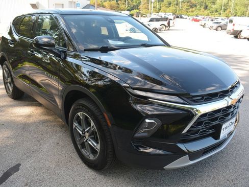 Used 2025 Chevrolet Blazer LT FWD image 4