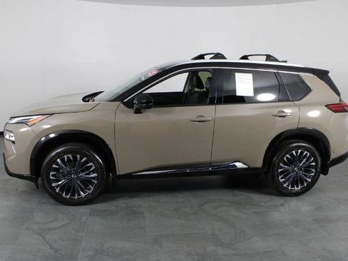 Certified 2025 Nissan Rogue Platinum FWD image 12