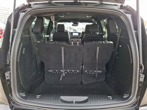 Used 2025 Chrysler Pacifica Select image 29