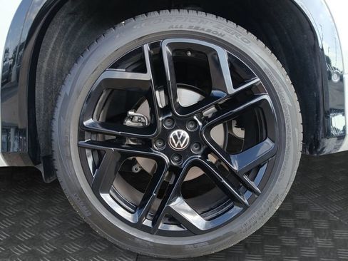 Used 2026 Volkswagen Tiguan SE R-Line FWD image 22