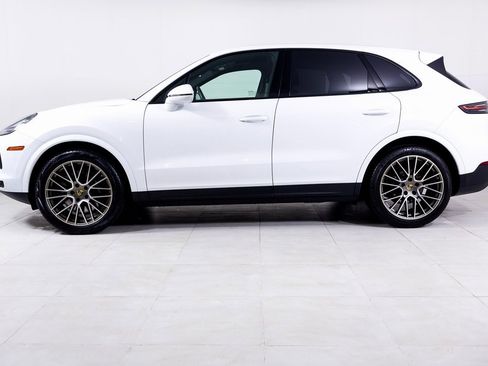 Certified 2023 Porsche Cayenne Platinum Edition image 2