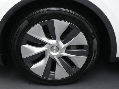 Used 2021 Tesla Model Y Long Range AWD/4WD image 33