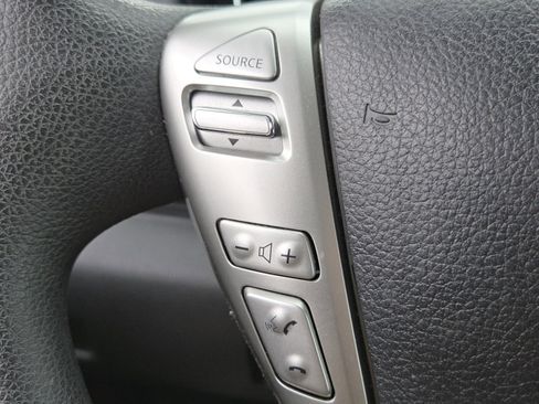 Used 2015 Nissan Versa SV image 9