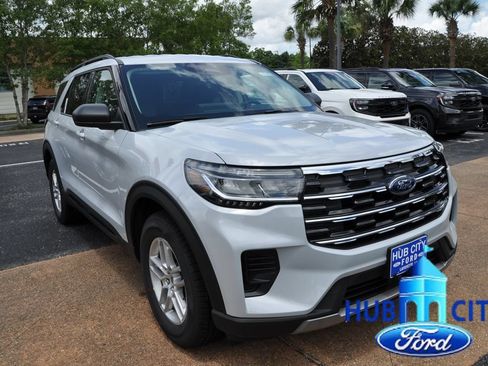 New 2026 Ford Explorer Active RWD image 7