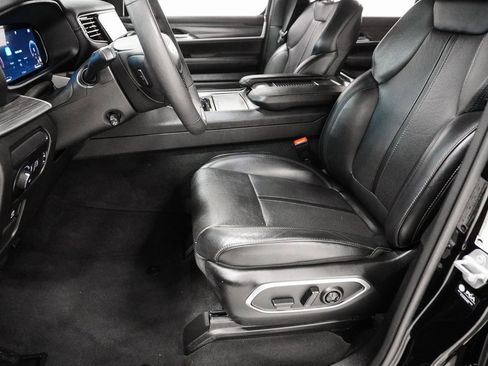 Used 2023 Jeep Wagoneer Series III w/ Preferred Equipment Group image 14