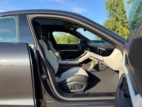Used 2025 Porsche Taycan RWD image 27