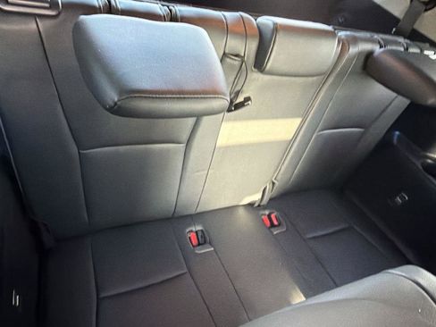 Used 2020 Toyota Highlander XLE image 19