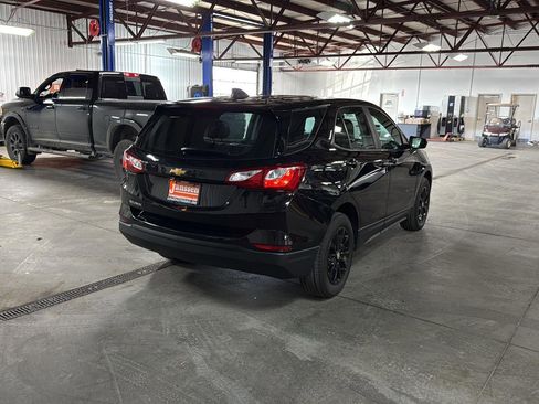 Used 2021 Chevrolet Equinox LS image 3