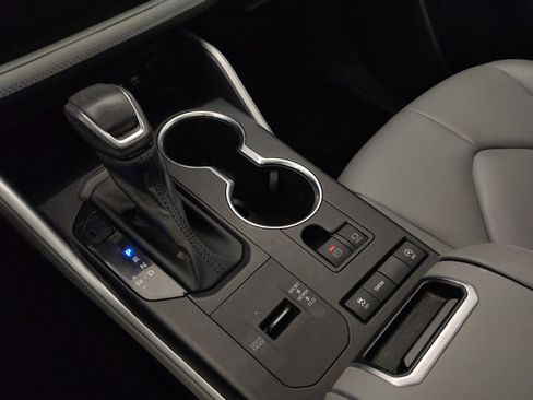 Used 2021 Toyota Highlander XLE image 26