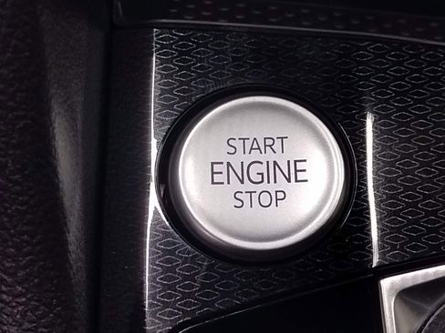 New 2025 Volkswagen Taos SEL image 33