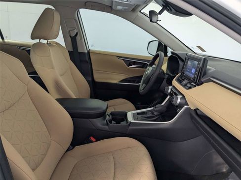 Used 2021 Toyota RAV4 XLE w/ Convenience Package image 32