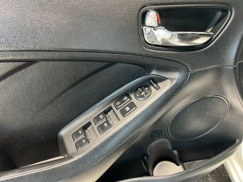 Used 2015 Kia Forte SX image 6