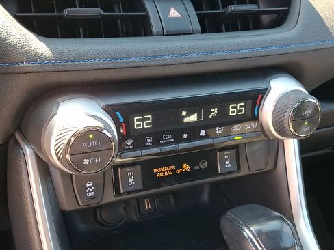 Used 2022 Toyota RAV4 SE w/ Convenience Package AWD/4WD image 17