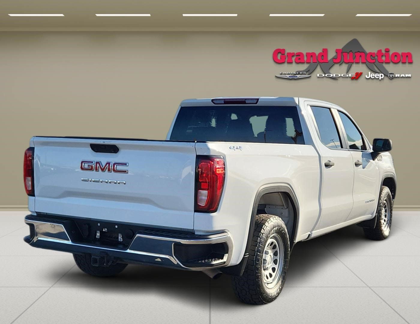 Used 2022 GMC Sierra 1500 Pro w/ Pro Value Package AWD/4WD image 4
