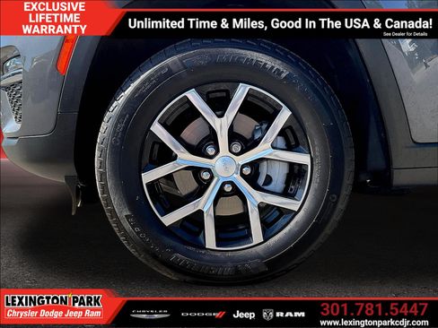 Used 2025 Jeep Grand Cherokee Limited AWD/4WD image 33