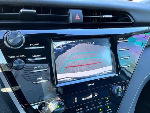 Used 2020 Toyota Camry SE image 30
