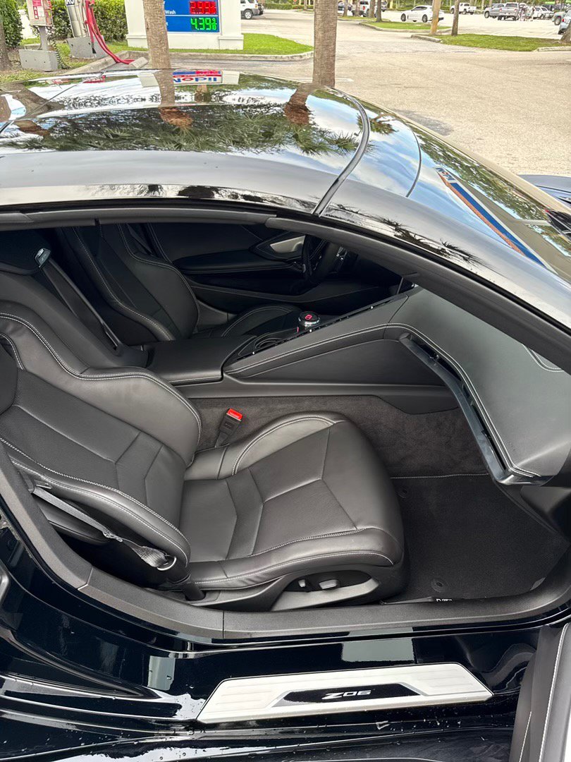 Used 2025 Chevrolet Corvette Z06 RWD image 4