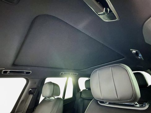 Certified 2025 Land Rover Range Rover SE image 14