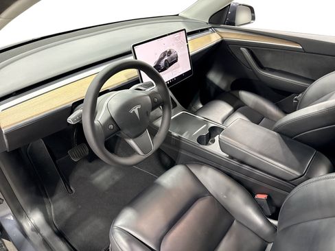 Certified 2022 Tesla Model Y Long Range AWD/4WD image 9