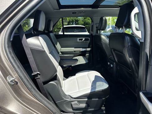 Certified 2021 Ford Explorer XLT w/ Equipment Group 202A AWD/4WD image 37