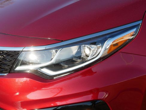 Certified 2019 Kia Optima S image 16