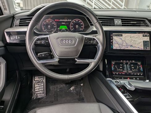 Used 2023 Audi e-tron Premium Plus w/ Premium Plus Package AWD/4WD image 8