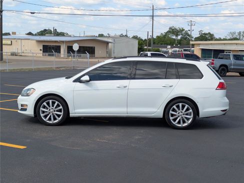 Used 2016 Volkswagen Golf SE w/ Lighting Package FWD image 2