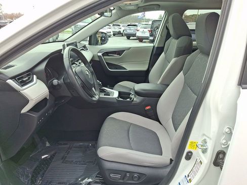 Used 2021 Toyota RAV4 XLE w/ Convenience Package image 14