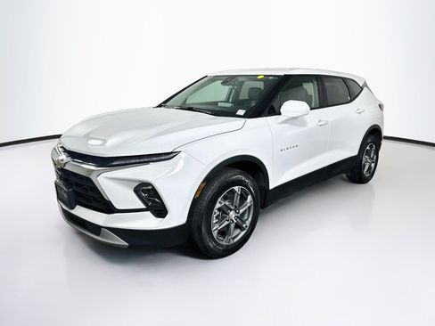 Used 2026 Chevrolet Blazer LT FWD image 3