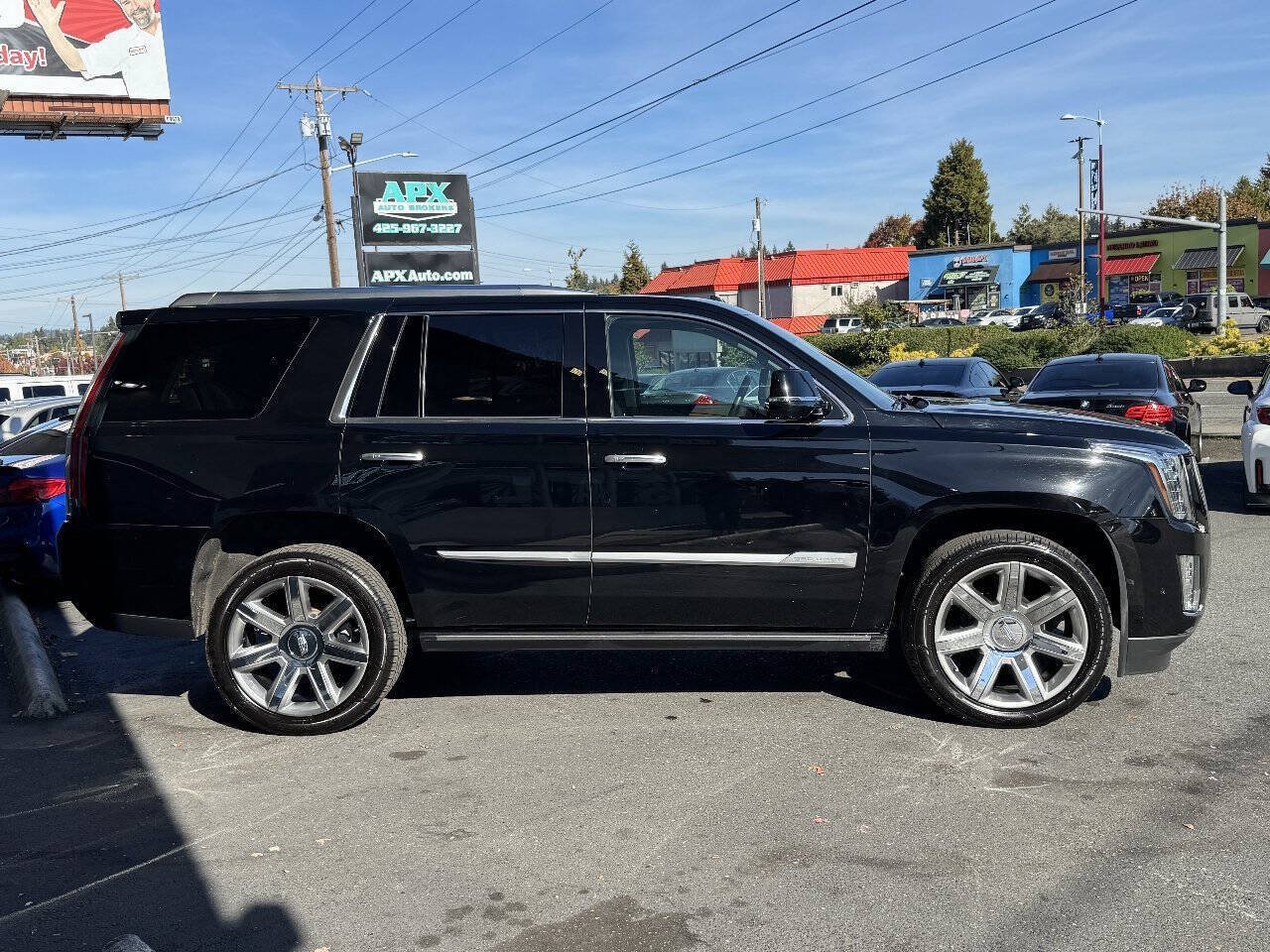 Used 2020 Cadillac Escalade Premium Luxury AWD/4WD image 9