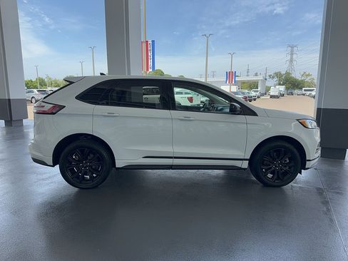 Certified 2022 Ford Edge SE w/ Black Appearance Package AWD/4WD image 5