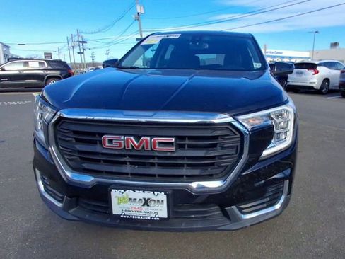 Used 2022 GMC Terrain SLE image 7