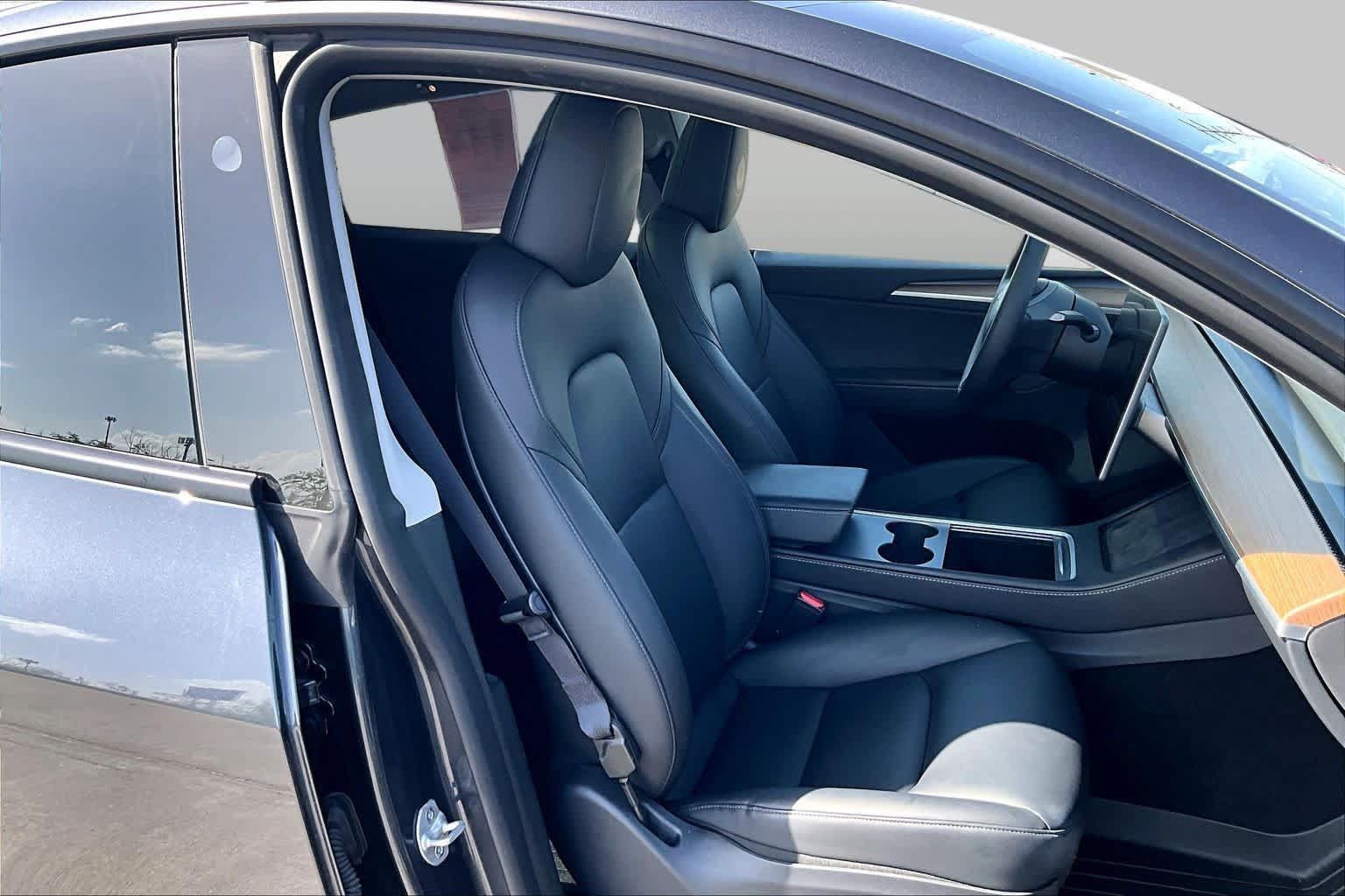 Used 2025 Tesla Model Y Long Range RWD image 8