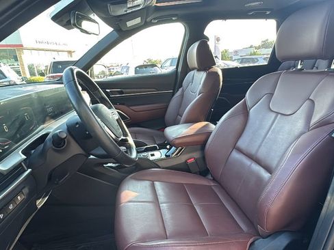 Used 2024 Kia Telluride EX w/ EX Captain's Chair Package AWD/4WD image 11