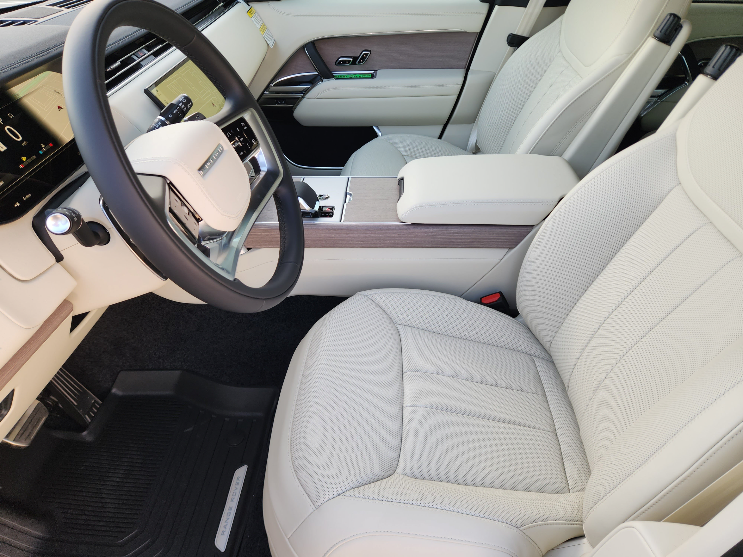 New 2026 Land Rover Range Rover Long Wheelbase SE AWD/4WD image 8