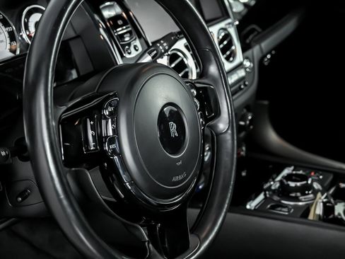 Used 2014 Rolls-Royce Wraith image 25