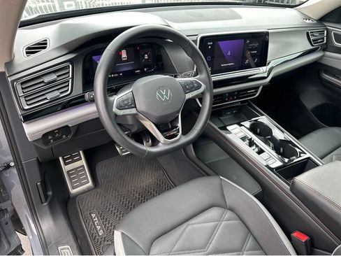 Used 2024 Volkswagen Atlas Peak Edition SE AWD/4WD image 25