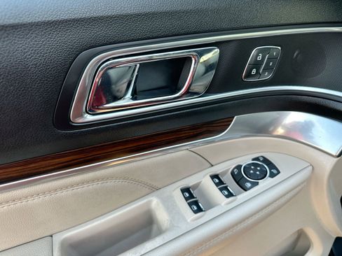 Used 2019 Ford Explorer Limited w/ Ford Safe & Smart Package image 13