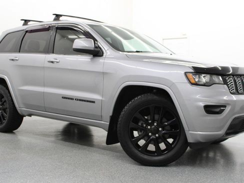 Used 2019 Jeep Grand Cherokee Altitude AWD/4WD image 1