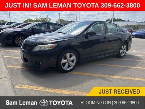Used 2010 Toyota Camry SE FWD image 1