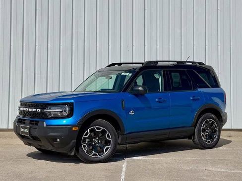 Certified 2025 Ford Bronco Sport Outer Banks w/ Outer Banks Tech Package+ image 2