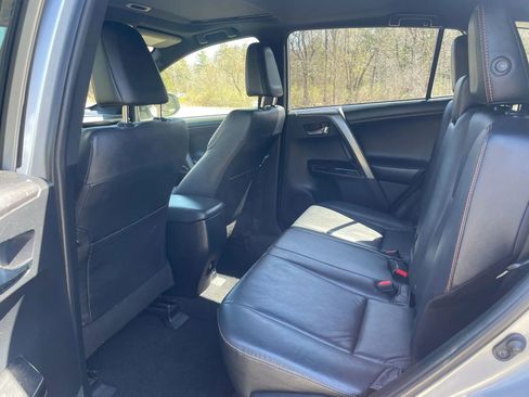 Used 2018 Toyota RAV4 SE w/ Power Extra Value Package AWD/4WD image 19