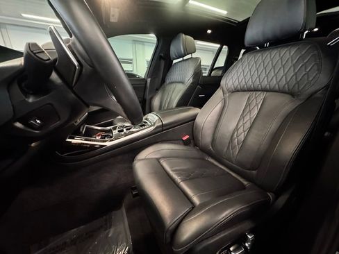 Used 2024 BMW X7 M60i image 19