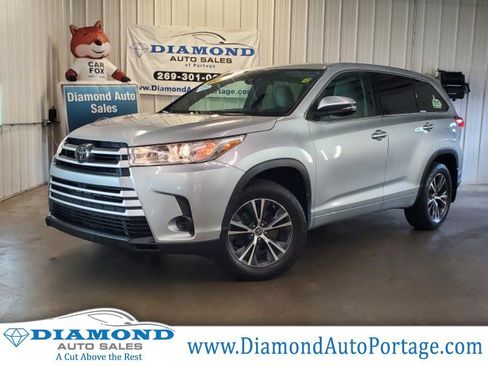 Used 2017 Toyota Highlander LE w/ Carpet Mat Package AWD/4WD image 1