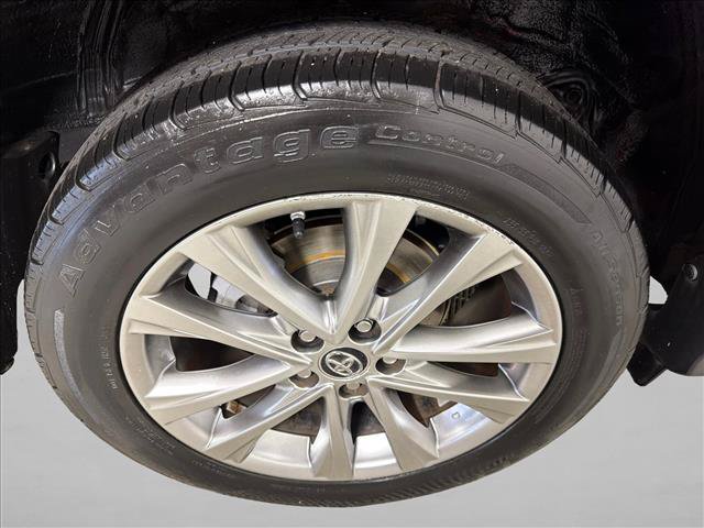 Used 2018 Toyota RAV4 Limited FWD image 18