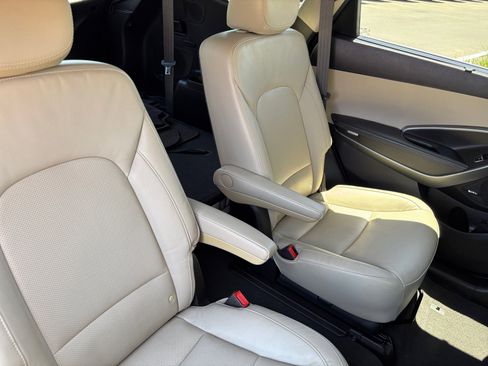 Used 2015 Hyundai Santa Fe Limited w/ Option Group 04 FWD image 18