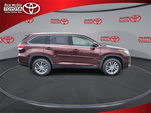 Used 2019 Toyota Highlander XLE image 9