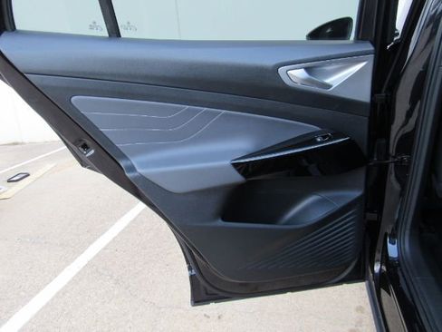 Used 2023 Volkswagen ID.4 S image 17