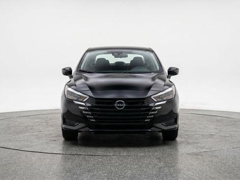 Used 2025 Nissan Versa SV image 2
